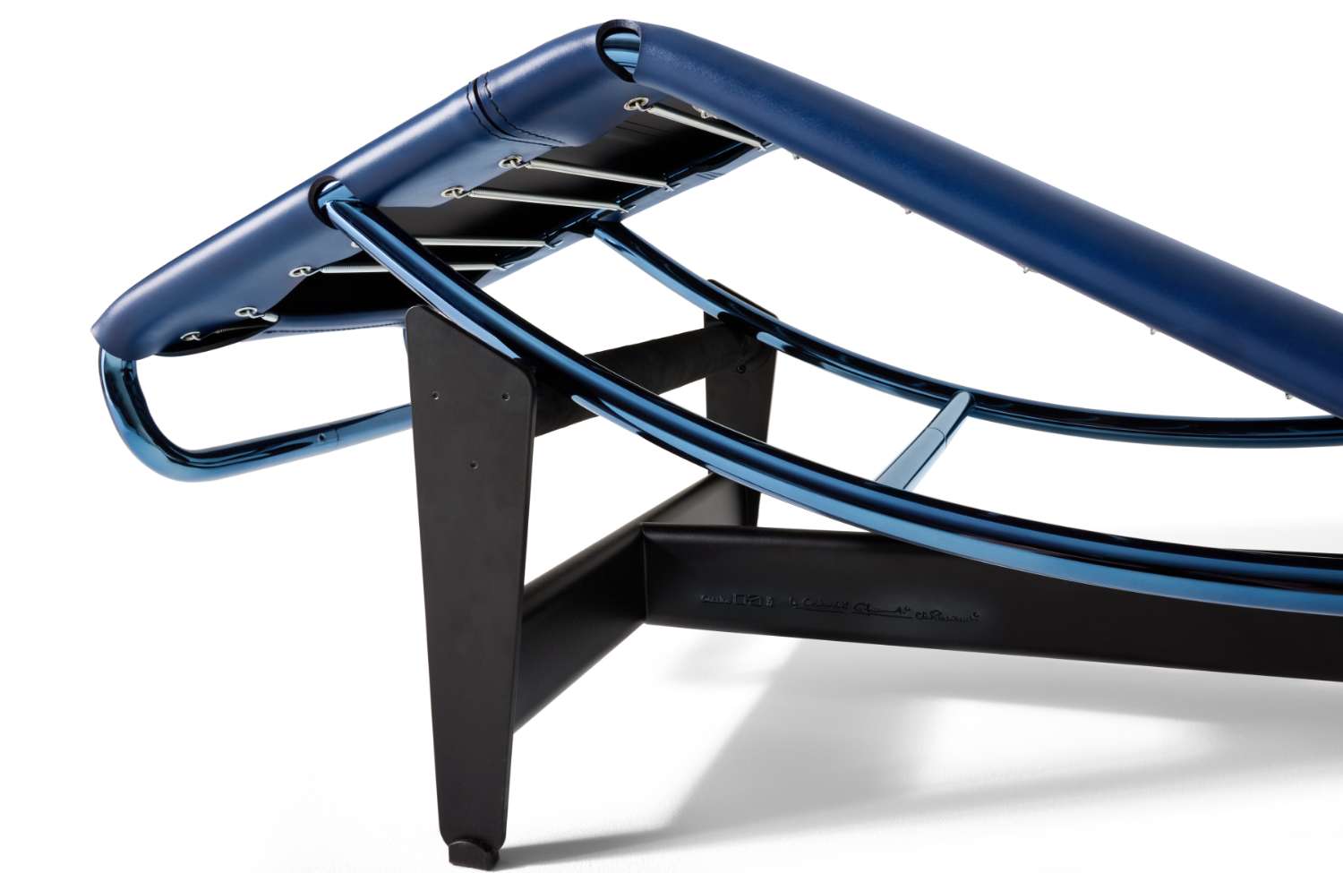 4 CHAISE LONGUE A REGLAGE CONTINU, 60