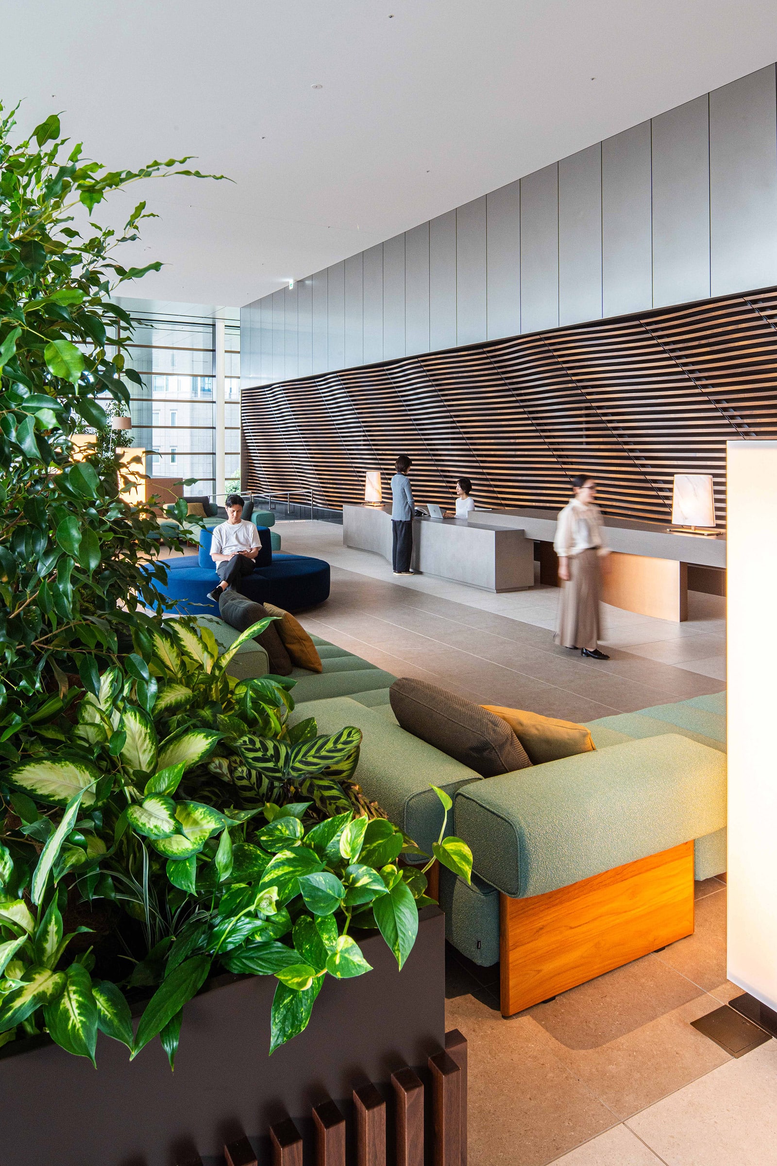 BLUE FRONT SHIBAURA TOWER S 3�KCANAL LOUNGE