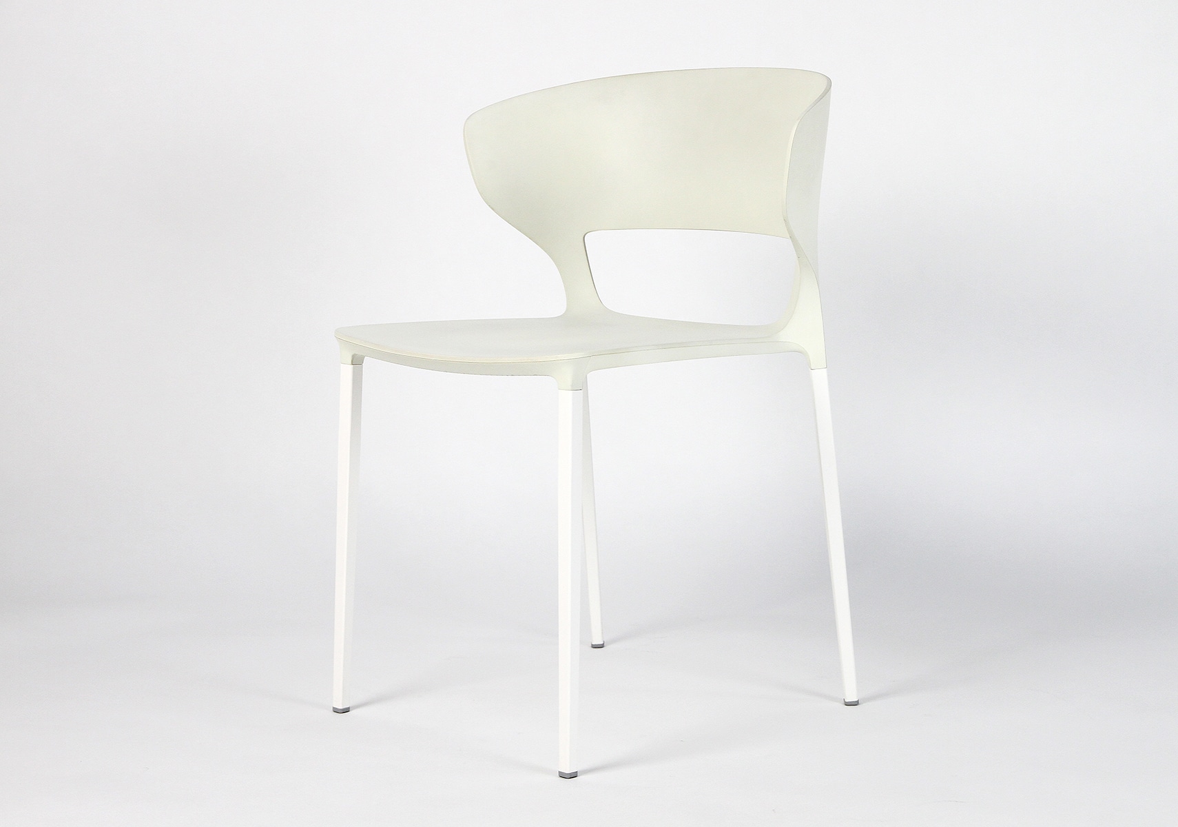 送料込匿名配送カッシーナコキKOKI スタッキングアームチェアイス